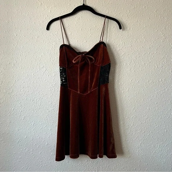 Urban Outfitters Faith Velvet Slip Dress Brown with Black Lace Size Small - Picture 2 of 7